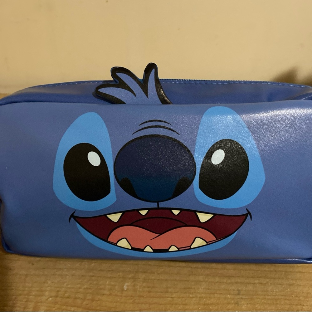 Disney Lilo & Stitch- Stitch Travel Cosmetic/Toiletry Bag NWT - Picture 2 of 4
